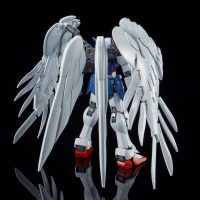 RG 1/144 Wing Gundam Zero EW & Drei Zwerg (Titanium Finish)